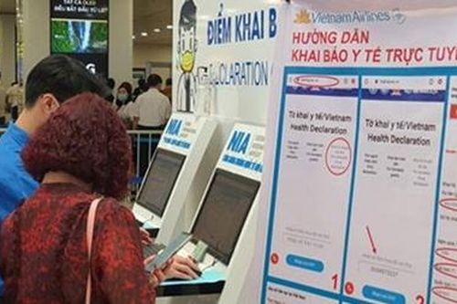Hàng nghìn khách chưa khai báo y tế khi vào cửa an ninh ở sân bay Nội Bài