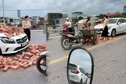 Bị đâm hỏng Mercedes, nữ tài xế hành động đẹp, không bắt đền lái xe ba bánh