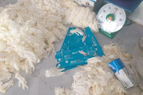 Liên tiếp phát hiện, thu giữ nhiều lô găng tay không nguồn gốc