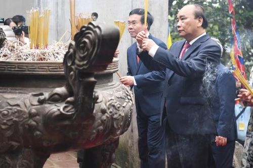 Chủ tịch nước dâng hương tại Lễ Giỗ Tổ Hùng Vương