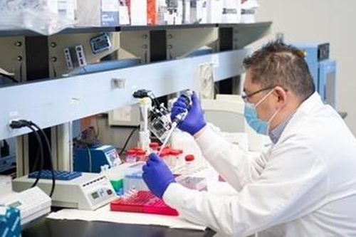 Vaccine đường mũi đặc trị COVID-19?