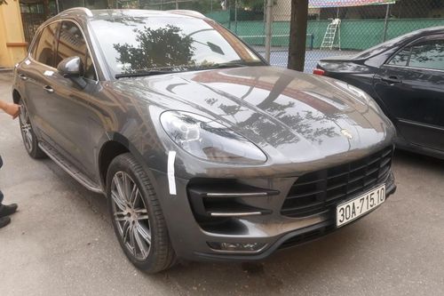 Cơ quan điều tra truy tìm người điều khiển xe Porsche 'trùng' biển số tại khu đô thị Times City