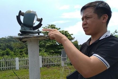 Người 'bắt bệnh' thời tiết trên đảo hòn Ngư