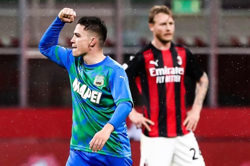 Tiền đạo sinh năm 2000 hạ Milan trong 8 phút