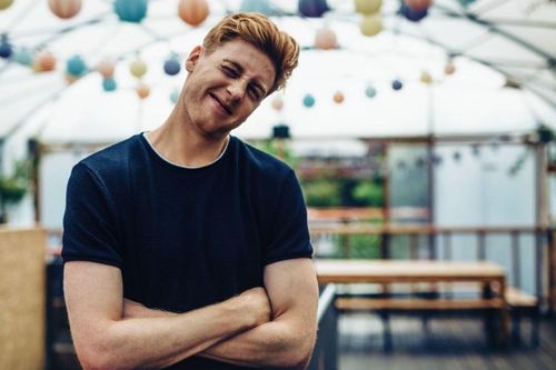 YouTuber lừa khách đặt thuê nhà búp bê