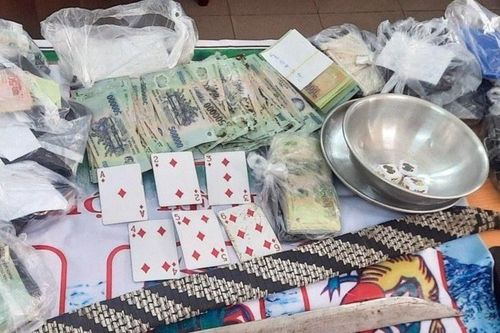 Cảnh sát hình sự bị thương khi đột kích sới xóc đĩa