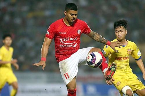 Ngoại binh 12 tỷ đồng và nỗi khổ của bóng đá TPHCM