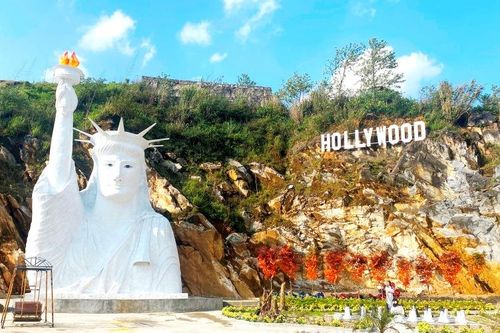 Dừng xây dựng và đón khách tại điểm check-in 'tượng Nữ thần Tự Do' ở Sa Pa