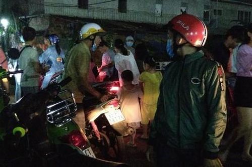 Đi chơi lễ, người dân Sài Gòn chật vật tìm chỗ gửi xe