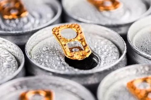 Uống 4 ly nước tăng lực/ngày, thanh niên 21 tuổi phải nhập viện vì suy tim, suy thận