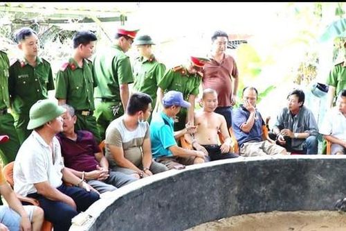 Triệt phá sới đá gà 'khủng' núp bóng quán cà phê
