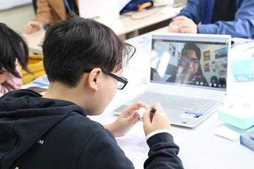 Thầy trò Hà Nội dùng công nghệ 'mở rộng không gian lớp học'