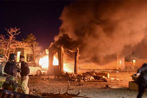 Hiện trường vụ đánh bom khách sạn Pakistan nơi có phái đoàn TQ lưu trú