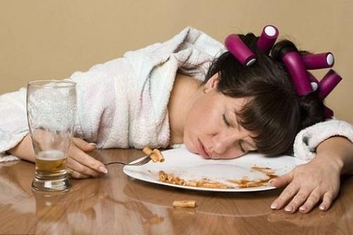 Nằm ngủ ngay sau khi ăn trưa âm thầm hủy hoại sức khỏe