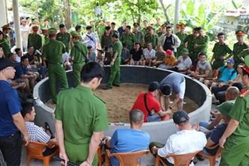 Hơn 100 cán bộ, chiến sỹ công an đột kích sới gà tại quán cafe Giáp