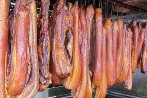 Thịt hun khói xào tỏi ngọt tận mang tai