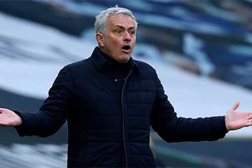 Những giờ cuối của Mourinho tại Tottenham diễn ra thế nào?