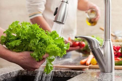 Rửa rau cứ cho thêm 2 thứ này đảm bảo hết sạch thuốc trừ sâu, cực an toàn