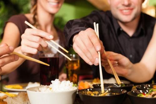 Sai lầm tai hại khi dùng đũa mà nhiều người Việt đang mắc phải nhất