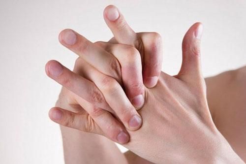 Tê tay nhiều người gặp nhưng hãy cảnh giác bởi đây là dấu hiệu cảnh báo sớm của 5 loại bệnh 'chết người'