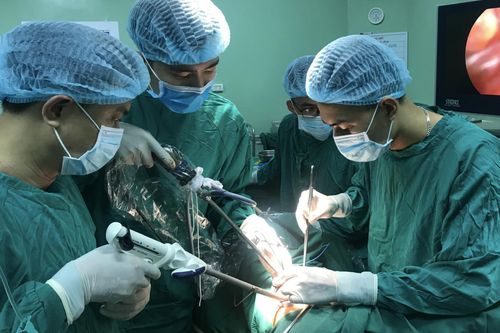 2 người thoát chết trong gang tấc nhờ bàn tay vàng của các bác sĩ kết hợp với kỹ thuật hiện đại
