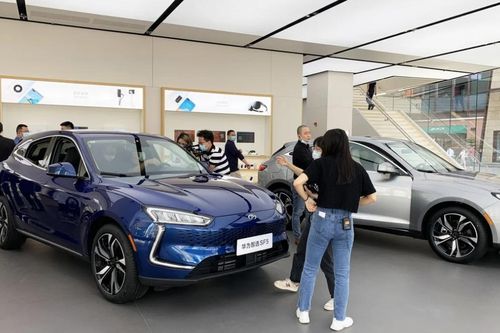 Mảng smartphone hết 'đất sống', Huawei chuyển sang bán xe ô tô