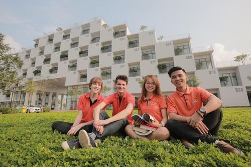 Có cả xe điện đưa SV đi ăn căng tin, trường ĐH này 'combo' tất cả trải nghiệm đời sống trong một campus