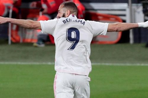 Benzema áp sát Messi trong cuộc đua Vua phá lưới La Liga