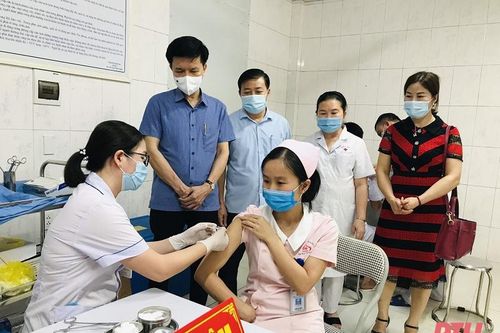 575 người được tiêm vắc - xin phòng COVID-19 trong ngày đầu tiên triển khai tại Thanh Hóa
