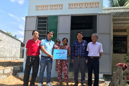 Bàn giao 11 căn nhà tình nghĩa cho người dân