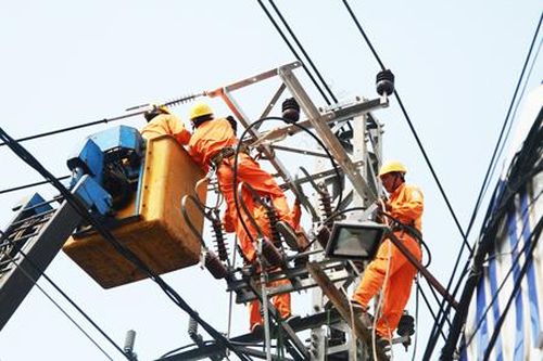 Tổng doanh thu ngành Điện giảm gần 15%
