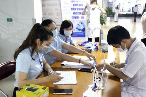Hơn 1.000 người được tiêm vắc xin phòng COVID -19