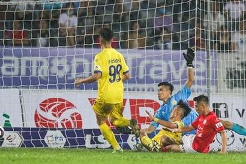 CLB Nam Định nhận án phạt gì sau vòng 10 V.league?
