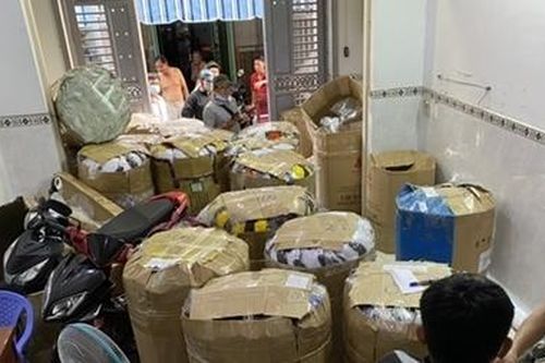 Xóa sổ 'công xưởng' sản xuất mũ bảo hiểm giả hàng hiệu
