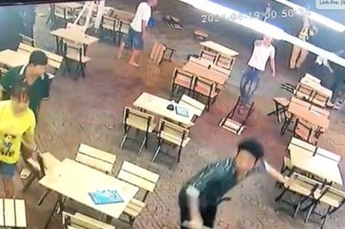 CSGT nổ súng chỉ thiên ngăn nhóm thanh niên hỗn chiến trong quán nhậu