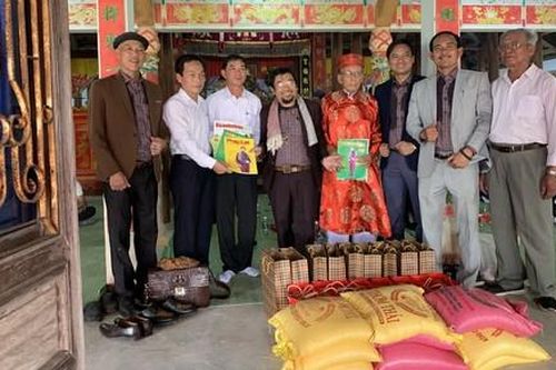 Doanh nhân Nguyễn Hoàng Sang thực hiện hoạt động thiện nguyện