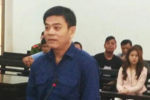 Chồng cắt cổ vợ vì lấy tiền nhà đi đánh bài
