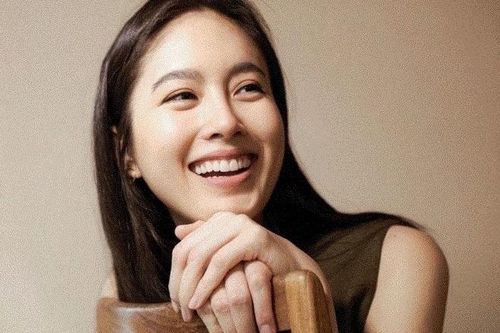 Ảnh mặt mộc tuổi 35 của hoa hậu chuyển giới đẹp nhất Thái Lan