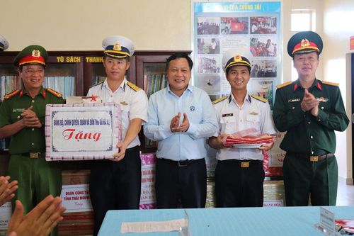 Sâu đậm tình yêu biển, đảo quê hương