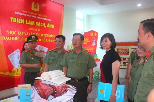Công an thành phố Hà Nội hưởng ứng Ngày sách Việt Nam