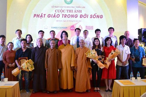 Trao giải và khai mạc triển lãm cuộc thi ảnh 'Phật giáo trong đời sống'