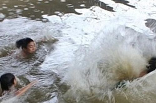 Quảng Ninh: Đi bơi cùng bạn, một học sinh lớp 7 chết đuối