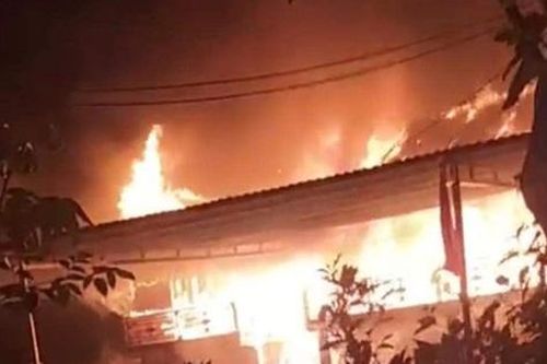 Cãi nhau với vợ, chồng xả khí gas đốt ngôi nhà gỗ trị giá nửa tỷ đồng