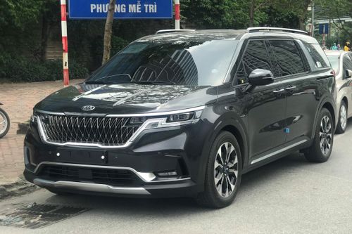 Kia Sedona 2021 xuất hiện tại Hà Nội