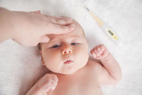 Nguyên tắc sống còn khi trẻ bị sốt