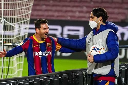 Barcelona: Messi gây sốt với CĐV khi phối hợp với cột dọc để ghi bàn