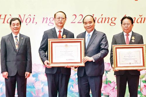 Chủ tịch nước trao danh hiệu cao quý tặng các nhà khoa học xuất sắc và nguyên lãnh đạo Bộ Xây dựng