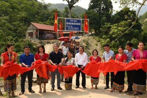 Khánh thành cầu dân sinh bản Tủng Hốc