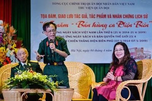 Những người 'truyền lửa' cho thanh niên quân đội qua những trang sách