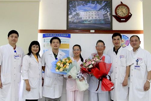 Ghép giác mạc từ một người hiến tặng giúp 2 bệnh nhân nhìn thấy mọi thứ